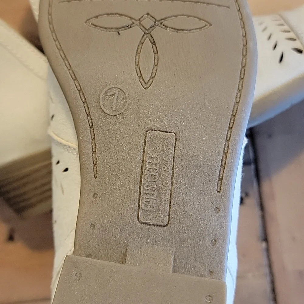 Booties - Picture 5 of 6